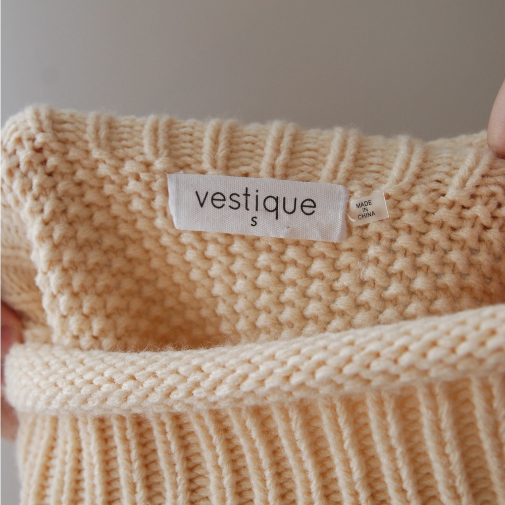 Women’s Vestique Boutique sweater. Size small.
